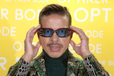 Elegant, stylisch, authentisch - der schillernde Stylist, Choreograph und Model Jorge Gonzalez hat auf der Hausmesse von-stock-foto