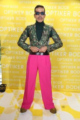 Elegant, stylisch, authentisch - der schillernde Stylist, Choreograph und Model Jorge Gonzalez hat auf der Hausmesse von-stock-foto