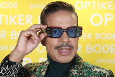 Elegant, stylisch, authentisch - der schillernde Stylist, Choreograph und Model Jorge Gonzalez hat auf der Hausmesse von-stock-foto