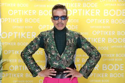 Elegant, stylisch, authentisch - der schillernde Stylist, Choreograph und Model Jorge Gonzalez hat auf der Hausmesse von-stock-foto