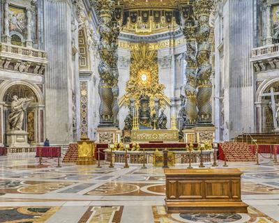 Rome St Peters Basilica Interior View Interior view of st peters basilica, the most famous catholic italian church locat-stock-foto