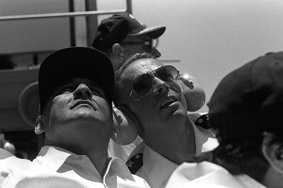 RECORD DATE NOT STATED President Jose Napoleon Duarte of El Salvador and Captain Gerald E. Gneckow, commanding officer o-stock-foto