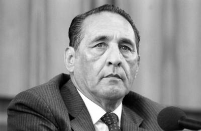 Bildnummer: 52360142  Datum: 30.07.1987  Copyright: imago/bonn-sequenzPr?sident Jose Napoleon Duarte Fuentes (San Salvador), Personen; 1987, sw, Politiker, Politik; , hoch, Kbneg,, Randbild, People o0 Portr?t; Aufnahmedatum gesch?tzt-stock-foto