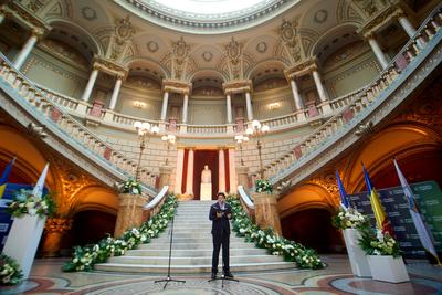 Conductor Cristian Macelaru Receives Honorary Citizenship of Bucharest, Romania-stock-foto