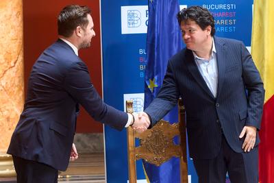 Conductor Cristian Macelaru Receives Honorary Citizenship of Bucharest, Romania-stock-foto