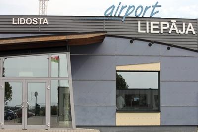 Bildnummer: 52851698  Datum: 08.08.2008  Copyright: imago/EntersGeb?ude auf dem Flughafen in Liepaja, Geb?ude, au?en, Au?enansicht; 2008, Liepaja, Libau, Lettland, Airport, ; , quer, Kbdig, Totale, Schriftzug, Logos,  ,Reisen, EuropaBildnummer 52851698 Date 08 08 2008 Copyright Imago Enters Building on the Airport in Liepaja Building exterior exterior view 2008 Liepaja Libau Latvia Airport horizontal Kbdig long shot emblem Logo Travel Europe-stock-foto