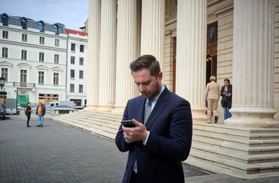 Conductor Cristian Macelaru Receives Honorary Citizenship of Bucharest, Romania-stock-foto