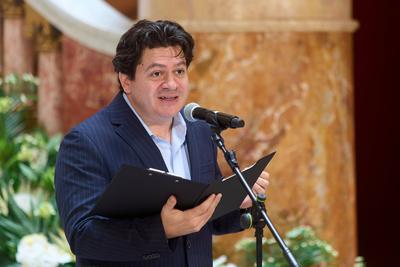 Conductor Cristian Macelaru Receives Honorary Citizenship of Bucharest, Romania-stock-foto