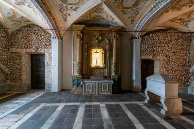 interior view of the Chapel of the Bones in San Francisco Church in Evora Evora, Portugal - 24 March, 2022: interior vie-stock-foto