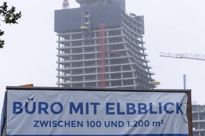 Bauarbeiten in der HafenCity. Der Bau des Elbtower und die Auswirkungen.-stock-foto