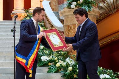 Conductor Cristian Macelaru Receives Honorary Citizenship of Bucharest, Romania-stock-foto