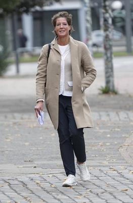 cntv Unternehmerin Christina Block ins Gericht Block Prozess Am heutigen Prozesstag im Prozess um die angebliche Entf?hrung der Block Kinder kamen die beteiligten Angeklagten zeitlich und raeumlich voneinenader getrennt am Gericht an Hamburg 15.10.2025 Zuerst kam Stefan Hensel, dananch Christina Block mit ihrem Anwalt, Etws sp?ter betrat Gehrard Delling mit seinem Anwalt das Gericht. Zuletzt kam dann der Anwalt von Stefan Hensel. Gerhard Delling TV Moderator mit Rechtsanwalt David Rieks Christina Block Unternehmerin mit ihren Verteidiger Ingo Bott und ihre Verteidigerin Paula Wlodarek Ein Verfahrensbeteiligter kam wie zu jeder Verhandlung v?llig vermummt an. Stephan Hensel Ex-Ehemann und Vater der Kinder von Christina Block rechts-stock-foto