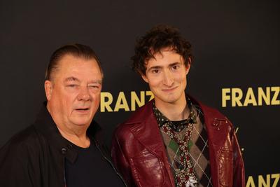 v.l. Peter Kurth mit Idan Weiss waehrend der Deutschland-Filmpremiere Franz K. unter der Regie von Agnieszka Holland im-stock-foto