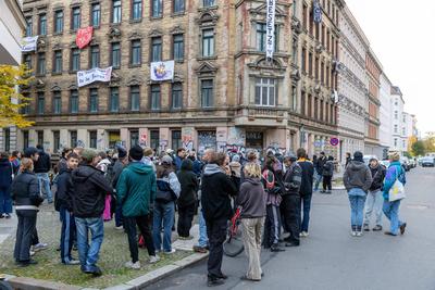Leipzig - Erneute Hausbesetzung in Leipzig: Polizei st?rmt Geb?ude in Leipzig-Neustadt, vier Personen festgestellt-stock-foto