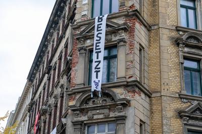 Leipzig - Erneute Hausbesetzung in Leipzig: Polizei st?rmt Geb?ude in Leipzig-Neustadt, vier Personen festgestellt-stock-foto