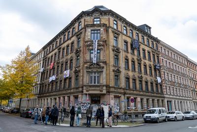 Leipzig - Erneute Hausbesetzung in Leipzig: Polizei st?rmt Geb?ude in Leipzig-Neustadt, vier Personen festgestellt-stock-foto
