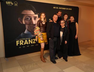 v.l. Katharina Stark, Peter Kurth, Sebastian Schwarz, Agnieszka Holland, Idan Weiss und Carol Schuler waehrend der Deuts-stock-foto