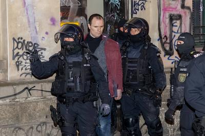 Leipzig - Erneute Hausbesetzung in Leipzig: Polizei st?rmt Geb?ude in Leipzig-Neustadt, vier Personen festgestellt-stock-foto
