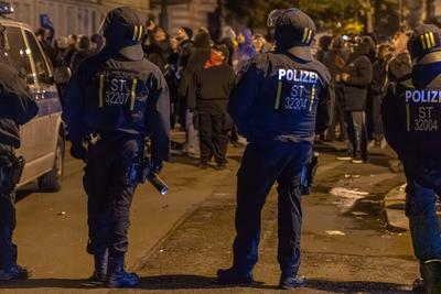 Leipzig - Erneute Hausbesetzung in Leipzig: Polizei st?rmt Geb?ude in Leipzig-Neustadt, vier Personen festgestellt-stock-foto
