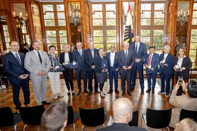 Ortszeit Deutschland ? Bundesverdienstkreuz Ordensverleihung in Schloss Burg Namedy, 16.10.2025-stock-foto