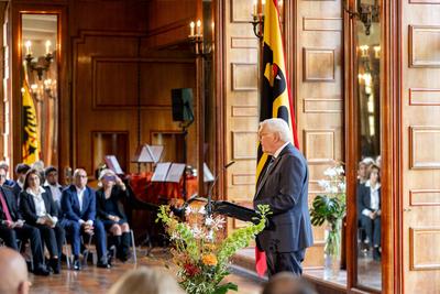 Ortszeit Deutschland ? Bundesverdienstkreuz Ordensverleihung in Schloss Burg Namedy, 16.10.2025-stock-foto