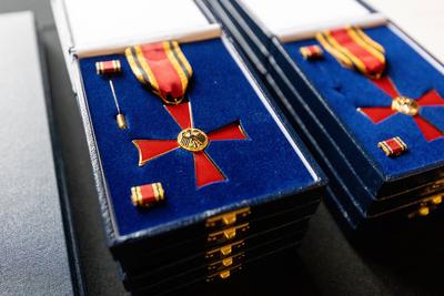 Ortszeit Deutschland ? Bundesverdienstkreuz Ordensverleihung in Schloss Burg Namedy, 16.10.2025-stock-foto