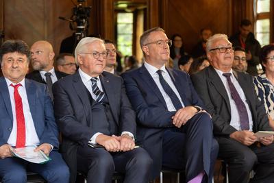Ortszeit Deutschland ? Bundesverdienstkreuz Ordensverleihung in Schloss Burg Namedy, 16.10.2025-stock-foto