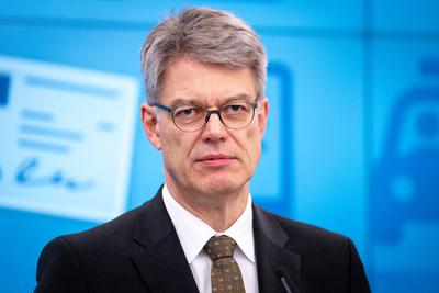 Bezahlbarer Fuehrerschein – Zur Reform der Fahrschulausbildung-stock-foto