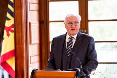 Ortszeit Deutschland ? Bundesverdienstkreuz Ordensverleihung in Schloss Burg Namedy, 16.10.2025-stock-foto