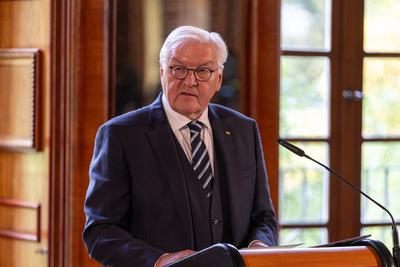 Ortszeit Deutschland ? Bundesverdienstkreuz Ordensverleihung in Schloss Burg Namedy, 16.10.2025-stock-foto
