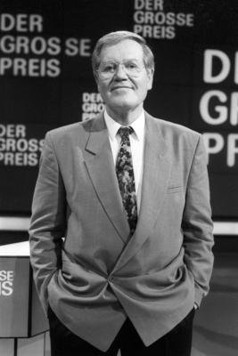Wim Thoelke (TV-Moderator) 11/90 ker Wim Thoelke im November 1990 in Der gro?e Preis (ZDF) TV Fernsehen Fernsehshow Sho-stock-foto