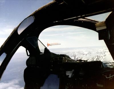 RECORD DATE NOT STATED A view of a BGM-109 Tomahawk cruise missile in flight over the Aleutian Chain as seen from a U.S.-stock-foto