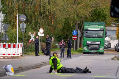 Klimaaktivisten blockieren Zementwerk von "Heidelberg Materials" in Mainz-stock-foto