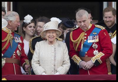 . 13/01/2022. London, United Kingdom. 2019 FILE PIC of Prince Andrew, Duke of York, with Queen Elizabeth II and Prince C-stock-foto