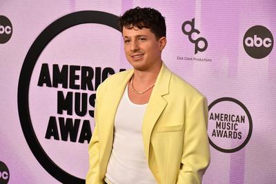 Charlie Puth attends the 2022 American Music Awards at Microsoft Theater on November 20, 2022 in Los Angeles, California-stock-foto