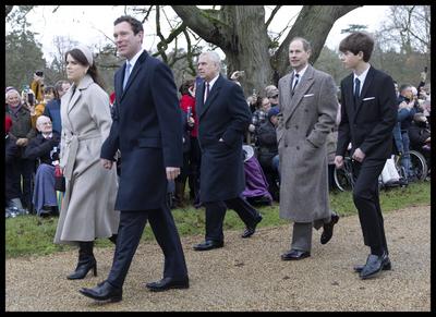 . 25/12/2022. Sandringham , United Kingdom. Princess Eugenie, Prince Andrew and Prince Edward arriving at the Christmas-stock-foto