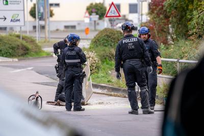 Klimaaktivisten blockieren Zementwerk von "Heidelberg Materials" in Mainz-stock-foto