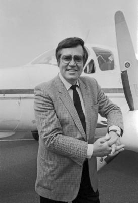 FREIZEIT REVUE pr?sentiert Die Frauenzeitschrift FREIZEIT REVUE pr?sentiert Wim Thoelke am Timmendorfer Strand, Deutsch-stock-foto