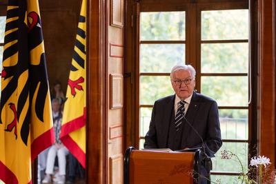 Ortszeit Deutschland ? Bundesverdienstkreuz Ordensverleihung in Schloss Burg Namedy, 16.10.2025-stock-foto