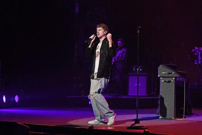 Charlie Puth performing at London Coliseum-stock-foto