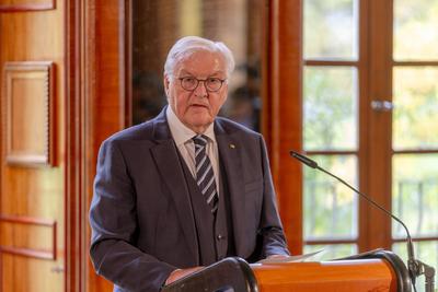 Ortszeit Deutschland ? Bundesverdienstkreuz Ordensverleihung in Schloss Burg Namedy, 16.10.2025-stock-foto