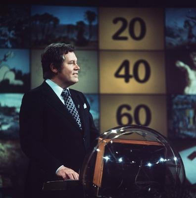 DER GROSSE PREIS Moderator WIM THOELKE in der Sendung am 22 7 1976 *** THE GREAT PRIZE Moderator W-stock-foto