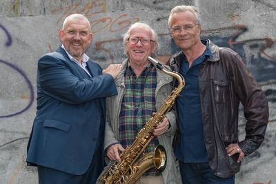 Buergerwehr macht mobil in einem Koelner Stadtviertel Naechtliche Patrouillen sollen f?r Ruhe und O-stock-foto