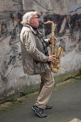 Buergerwehr macht mobil in einem Koelner Stadtviertel Naechtliche Patrouillen sollen f?r Ruhe und O-stock-foto
