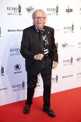 Klaus Doldinger bei der Verleihung des Echo Jazz 2017 in der Turbinenhalle bei Blohm und Voss Hambu-stock-foto