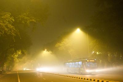 Diwali Fireworks Choke Delhi: 36 Out Of 38 Monitoring Stations Hit ?Red Zone?-stock-foto