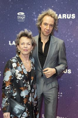Premiere musical David Bowie s Lazarus in DeLaMar, Amsterdam. Op de foto: Sven Ratzke en Connie Palmen *** Premiere musi-stock-foto