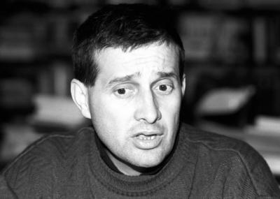 Dissident Mircea Dinescu (Rum?nien) in Bukarest-stock-foto