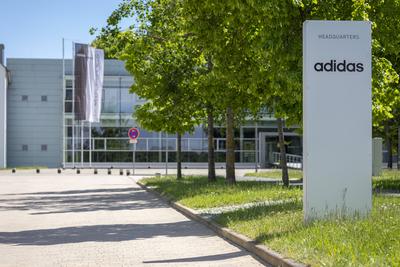 Reportage zur Euro2020: Der adidas Campus mit seiner modernen und vielfach ausgezeichneten Architektur Die Firmenzentral-stock-foto
