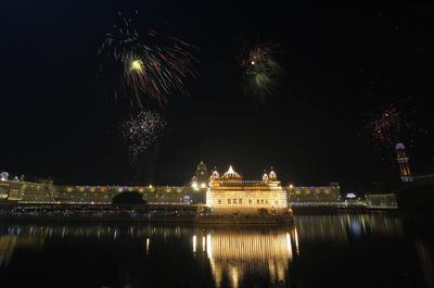 Diwali celebrations at the Golden Temple in India-stock-foto